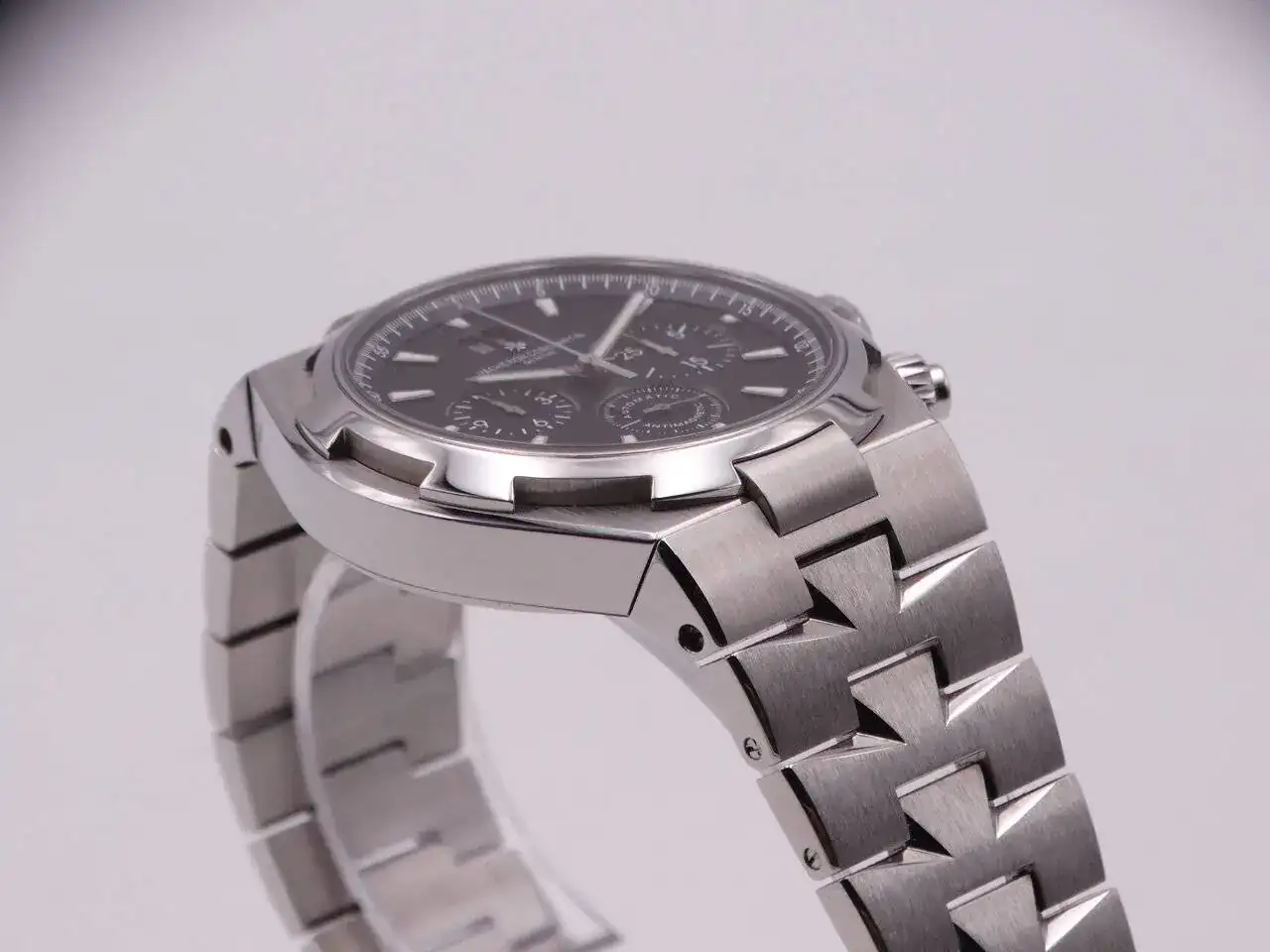 Vacheron Constantin Overseas Chronograph 09719.webp