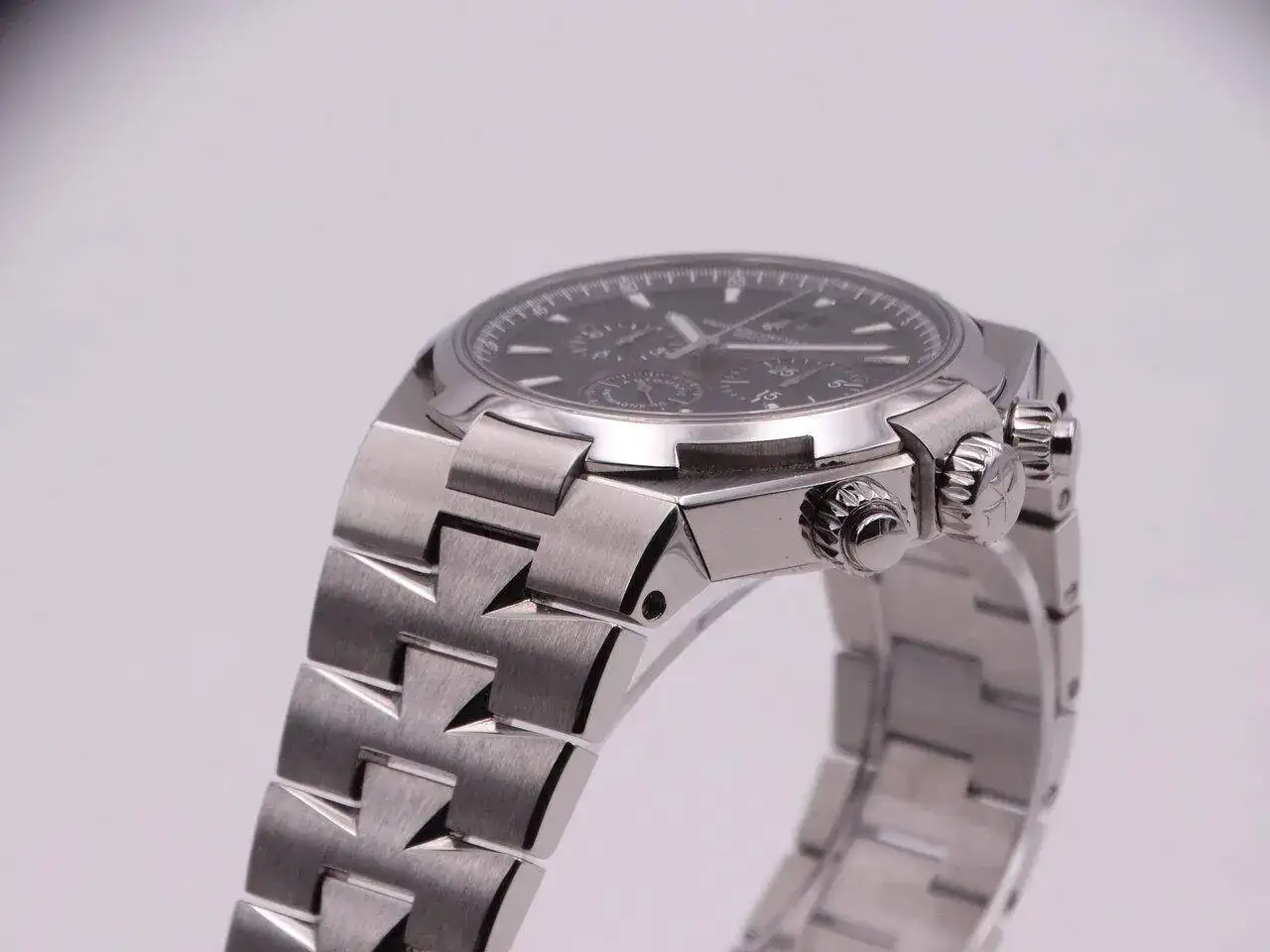 Vacheron Constantin Overseas Chronograph 09720.JPG