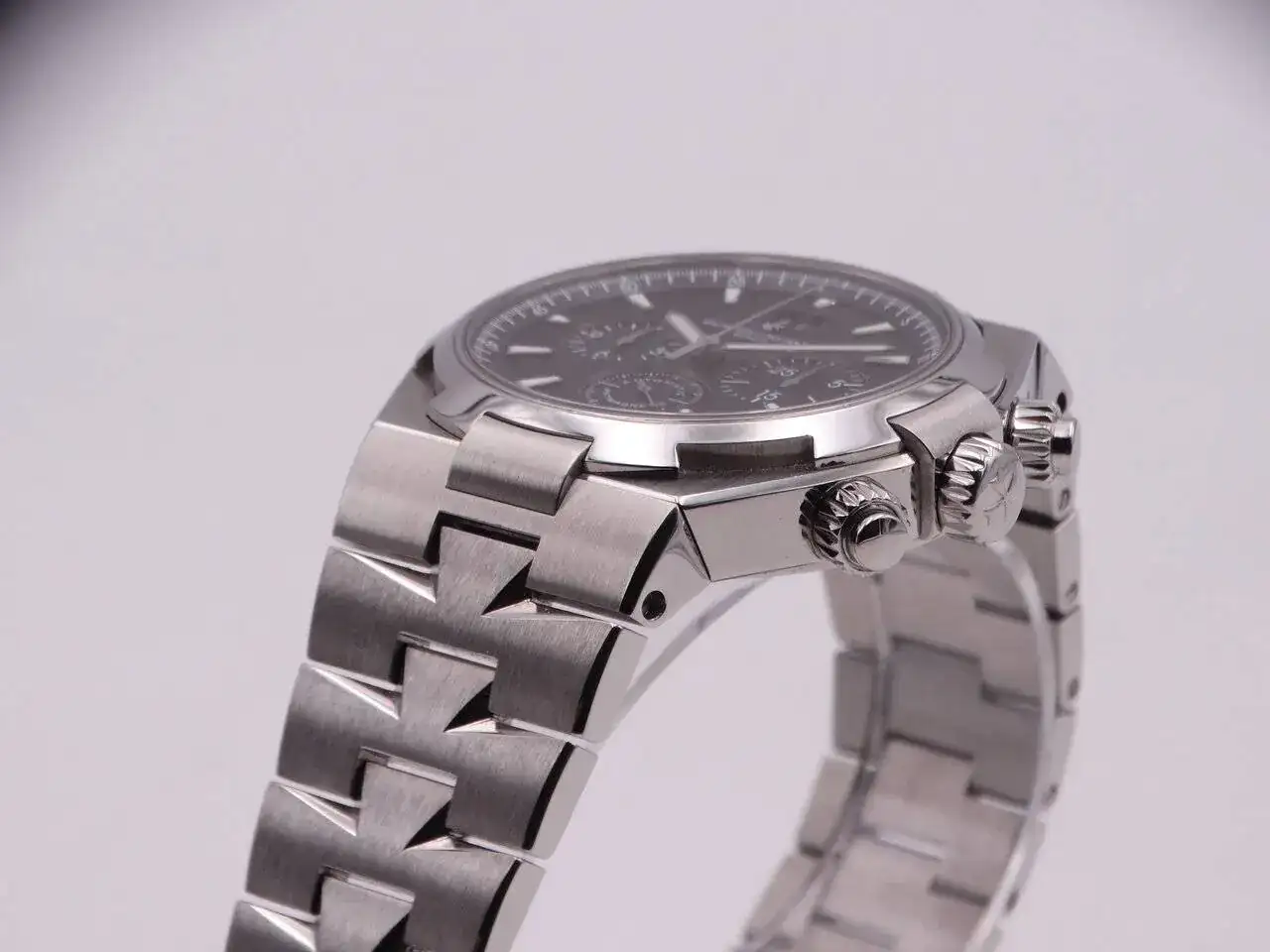 Vacheron Constantin Overseas Chronograph 09720.webp