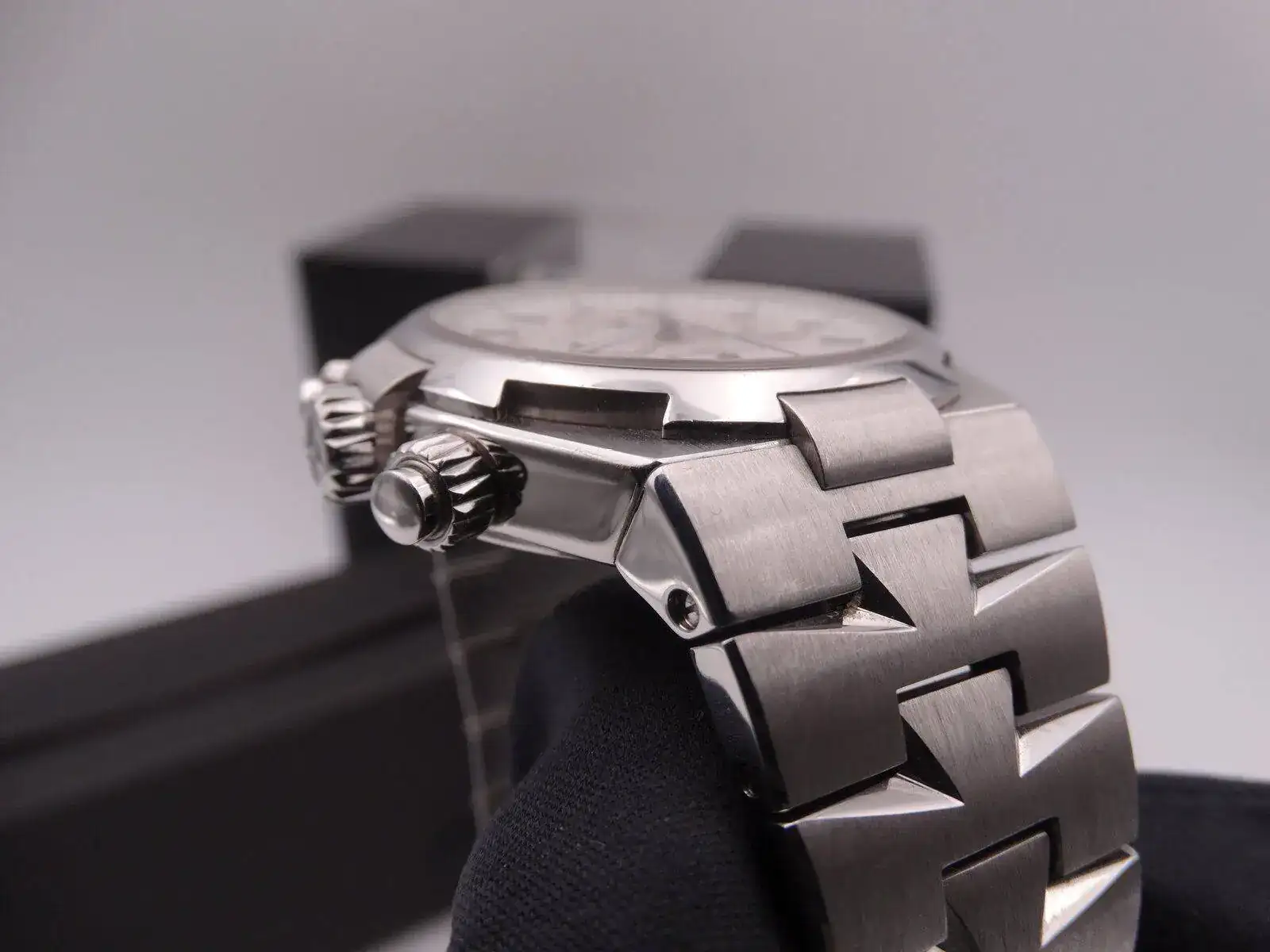 Vacheron Constantin Overseas Chronograph 49150 07661.webp