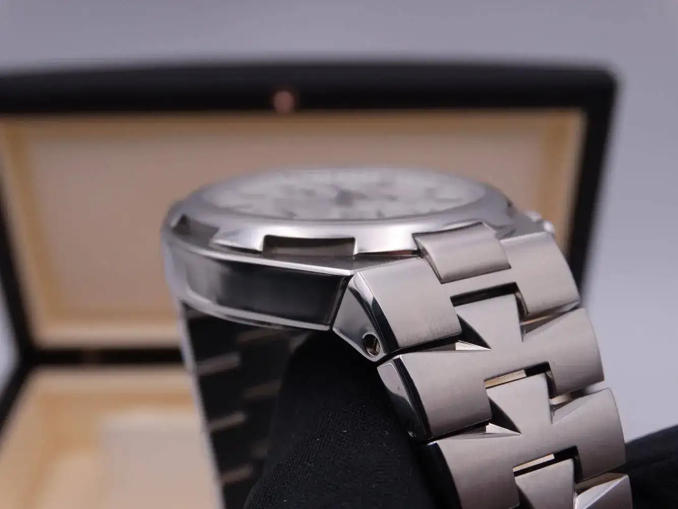 Vacheron Constantin Overseas Chronograph 7444.jpg