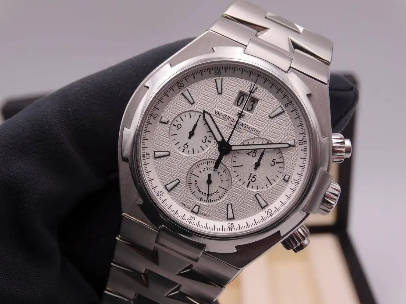 Vacheron Constantin Overseas Chronograph 7449.jpg
