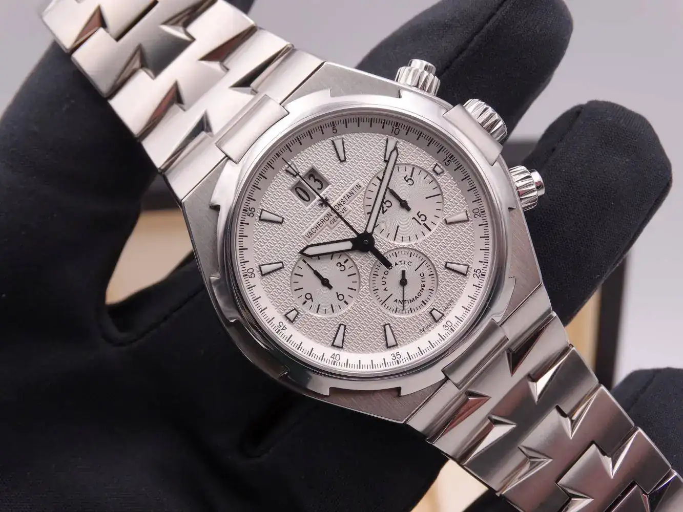 Vacheron Constantin Overseas Chronograph 7452.jpg