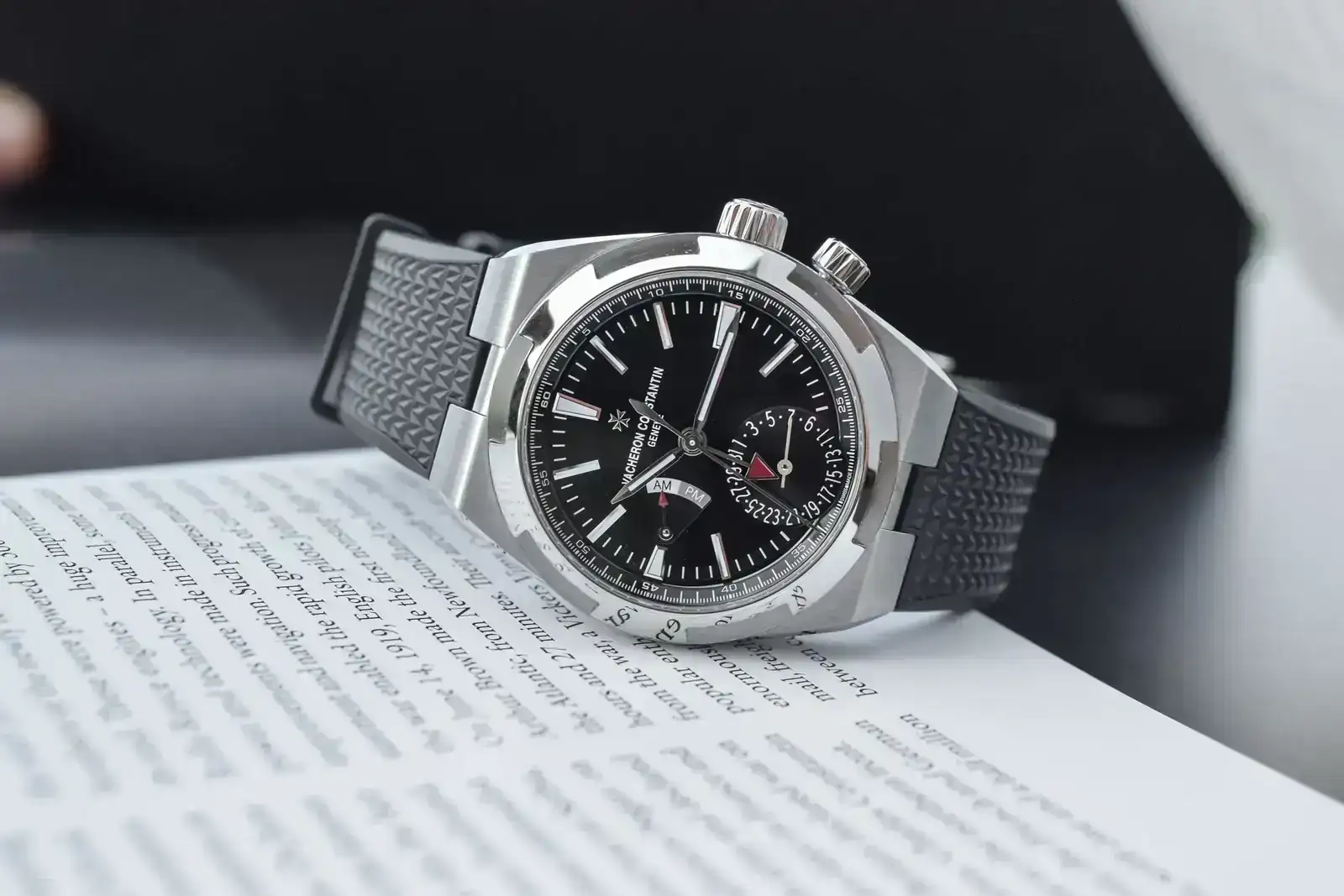 Vacheron-Constantin-Overseas-Dual-Time-7900V110A-B546-3.webp