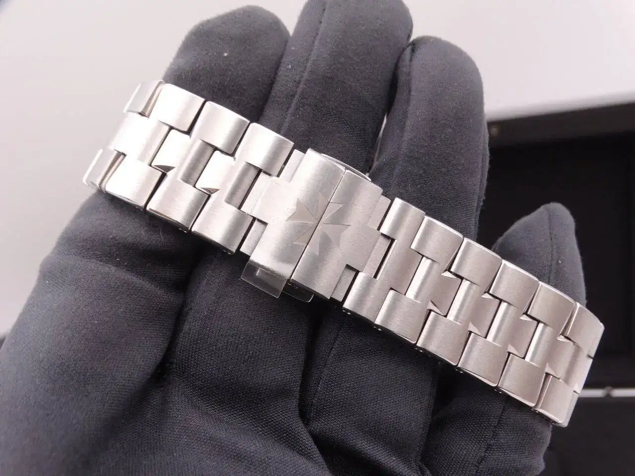 Vacheron Constantin Overseas Dual Time Power Reserve 03873.JPG