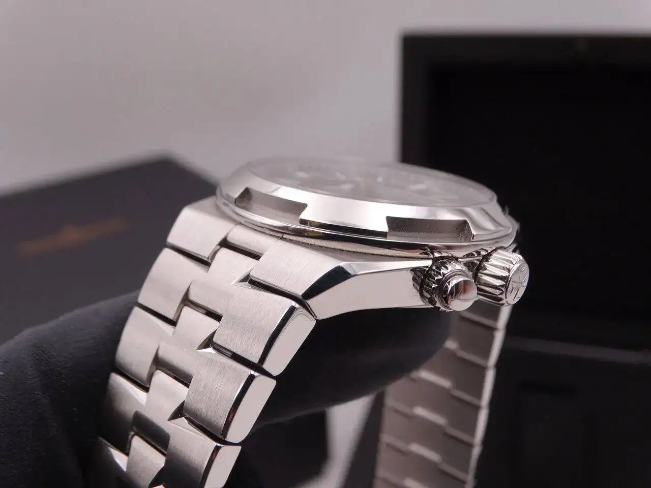 Vacheron Constantin Overseas Dual Time Power Reserve 03877.JPG