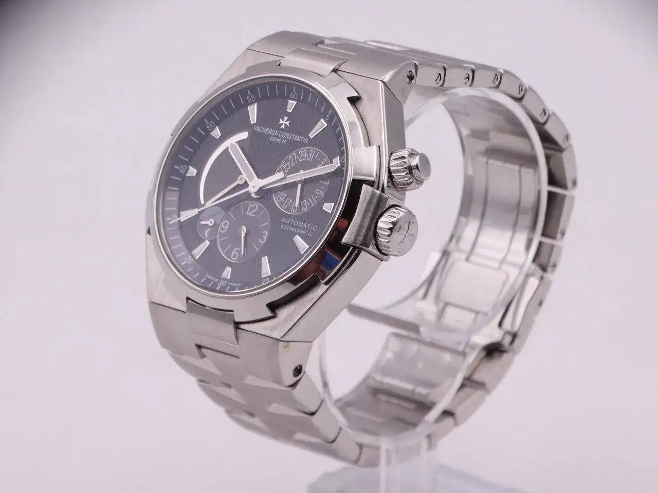 Vacheron Constantin Overseas Dual Time Power Reserve 05888.webp