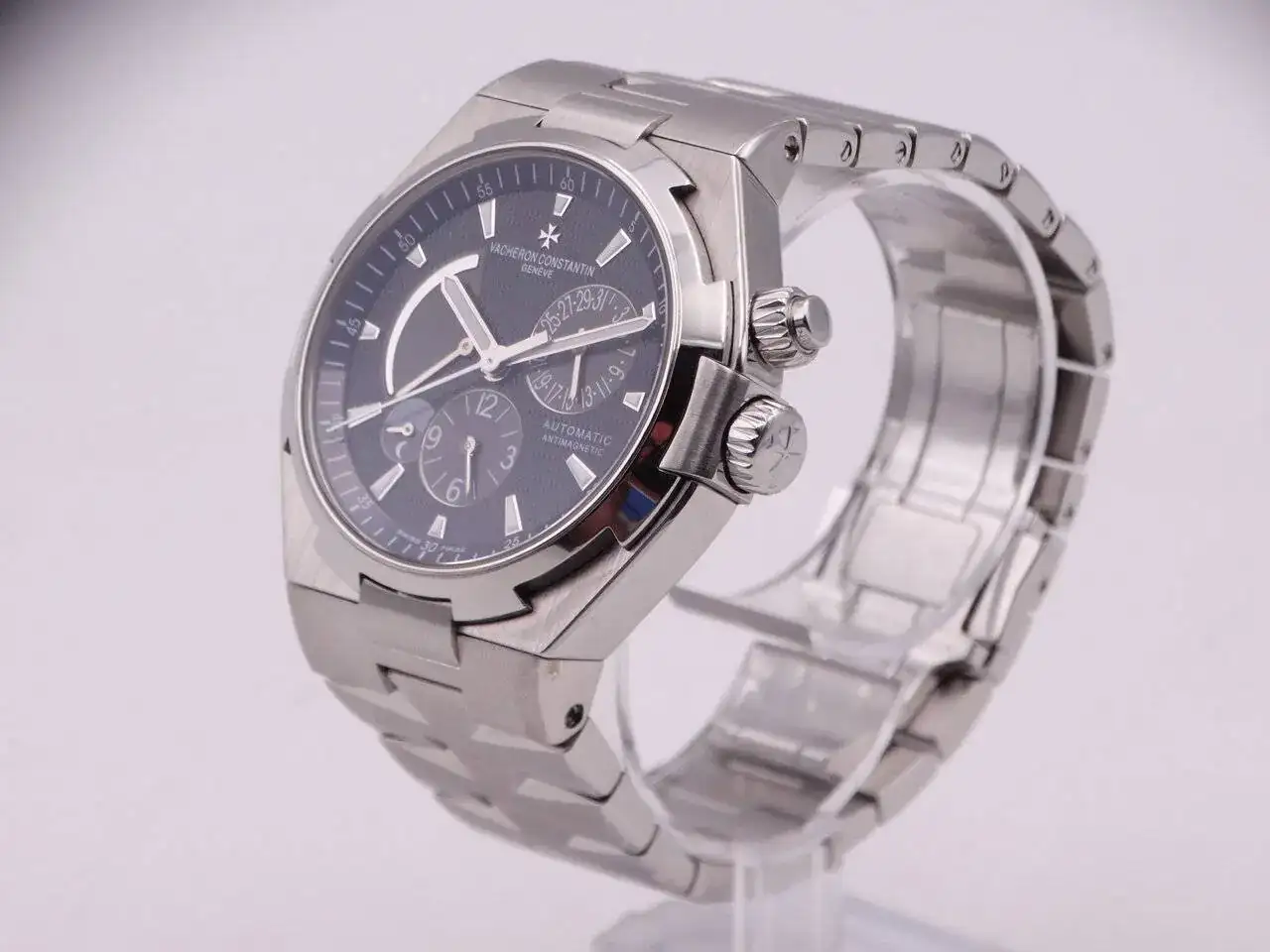 Vacheron Constantin Overseas Dual Time Power Reserve 05888.webp