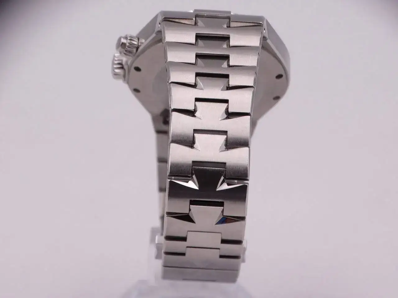 Vacheron Constantin Overseas Dual Time Power Reserve 05890.webp