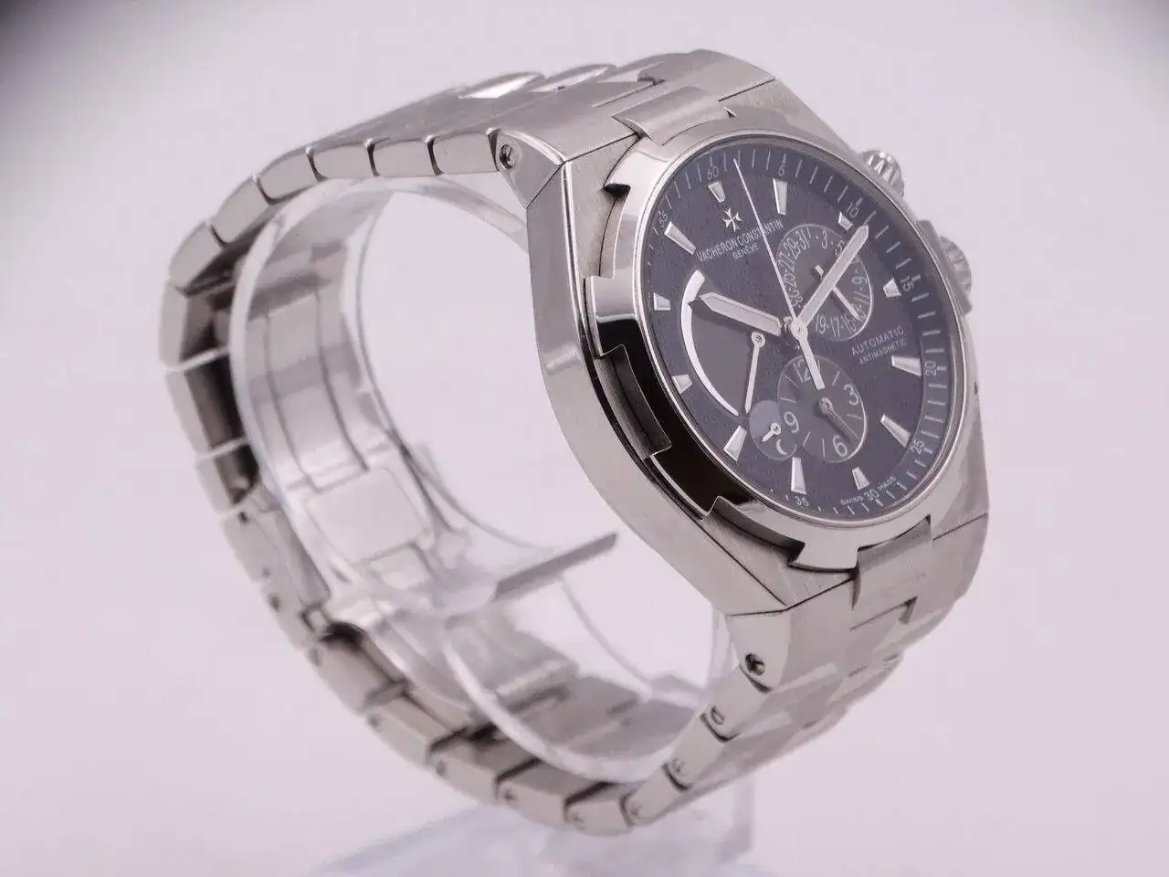 Vacheron Constantin Overseas Dual Time Power Reserve 05892.webp