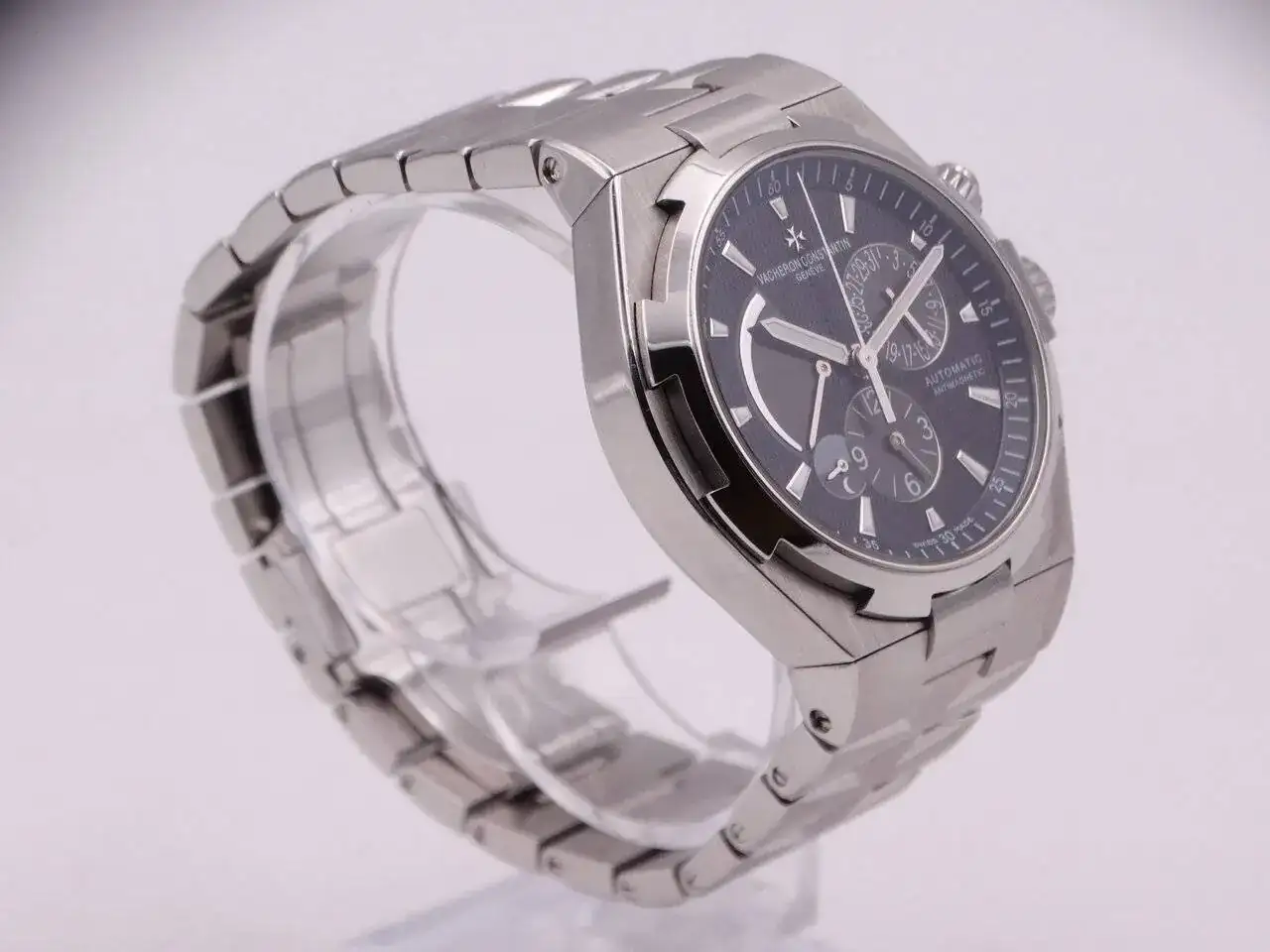 Vacheron Constantin Overseas Dual Time Power Reserve 05892.webp