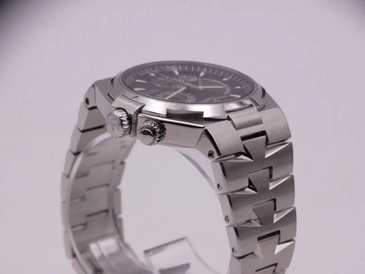 Vacheron Constantin Overseas Dual Time Power Reserve 05895.webp