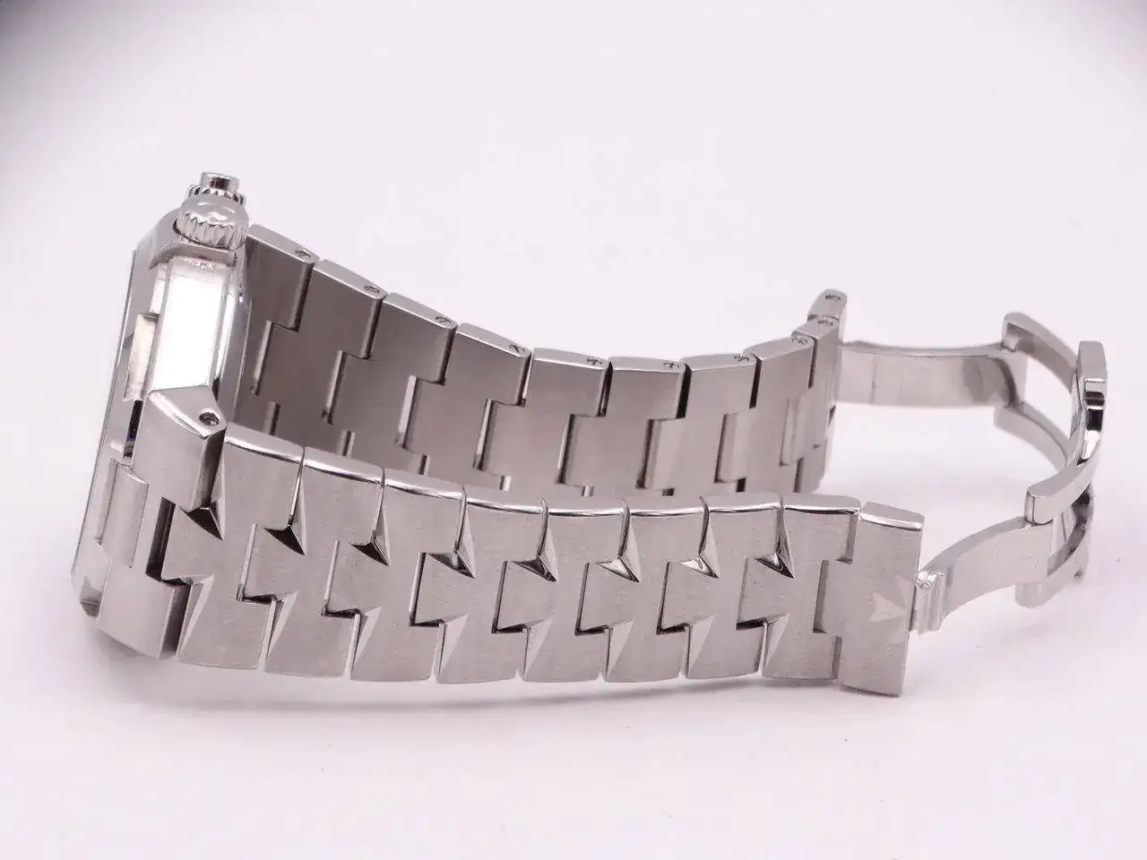 Vacheron Constantin Overseas Dual Time Power Reserve 05899.webp
