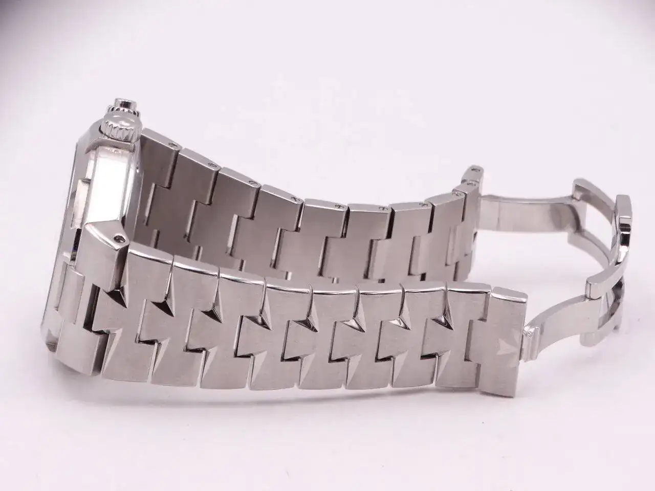 Vacheron Constantin Overseas Dual Time Power Reserve 05899.webp