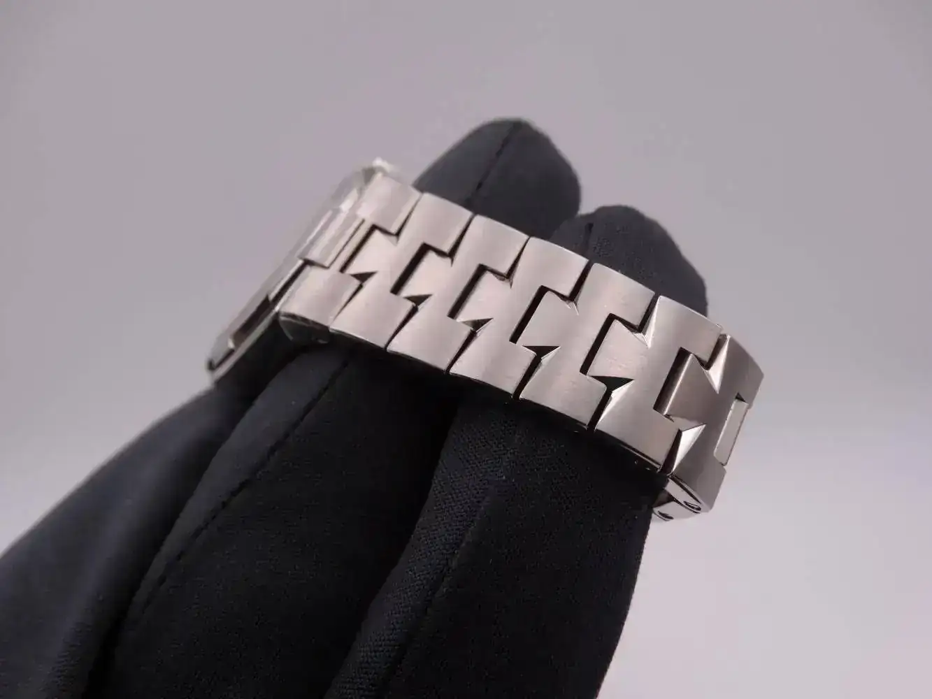 Vacheron Constantin Overseas Quartz  7263.jpg