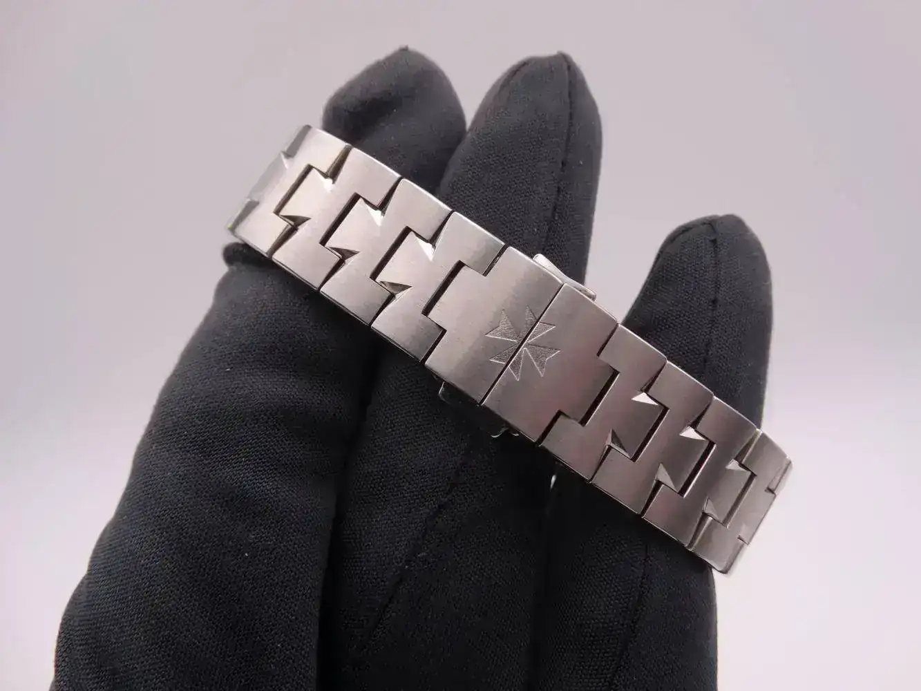 Vacheron Constantin Overseas Quartz  7265.jpg