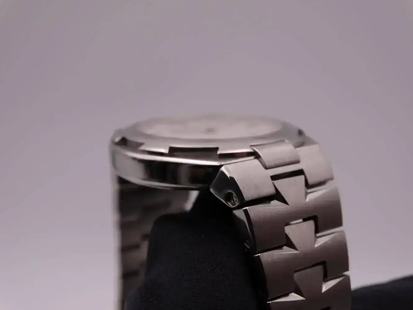 Vacheron Constantin Overseas Quartz  7269.jpg