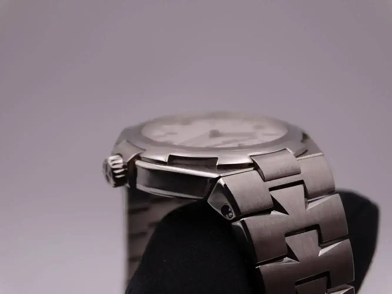 Vacheron Constantin Overseas Quartz  7271.jpg