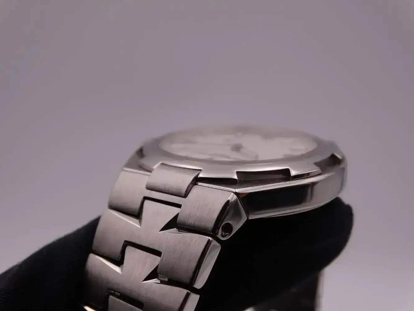 Vacheron Constantin Overseas Quartz  7272.jpg