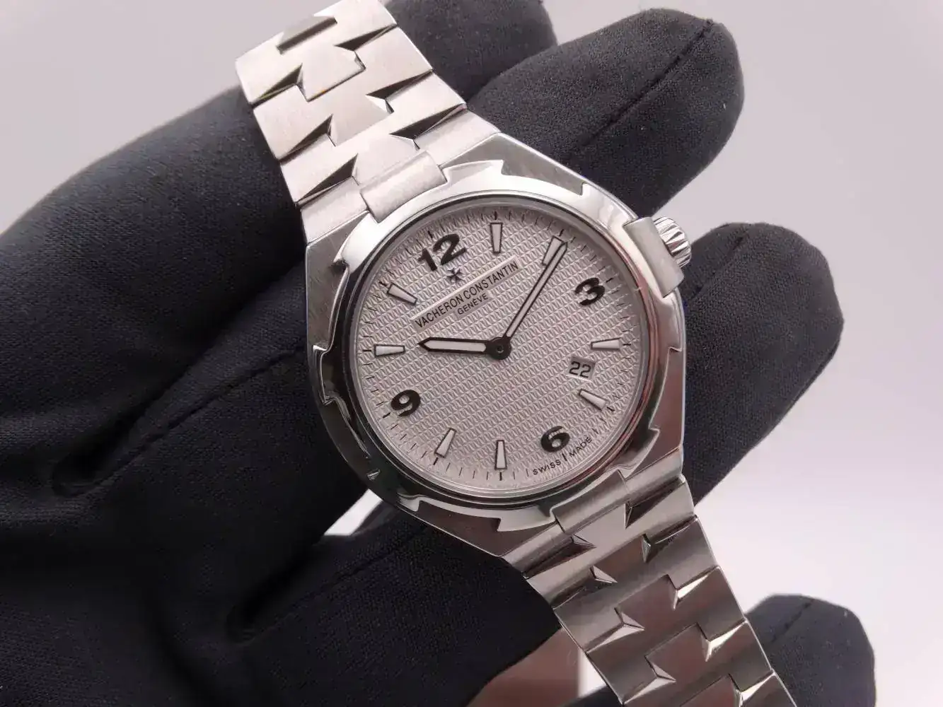 Vacheron Constantin Overseas Quartz  7274.jpg