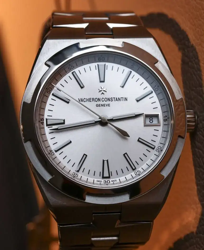 Vacheron-Constantin-Overseas-Simple-Date-3.webp
