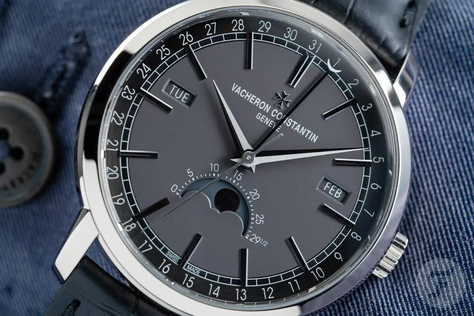 Vacheron-Constantin-Traditionnelle-Complete-Calendar-4010T.000G-B740.007.jpg