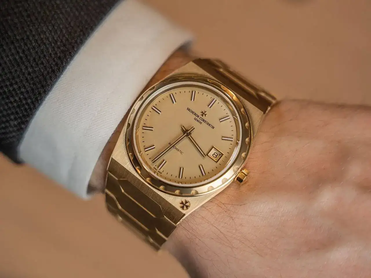 VC-Historiques-222-wrist-1.webp
