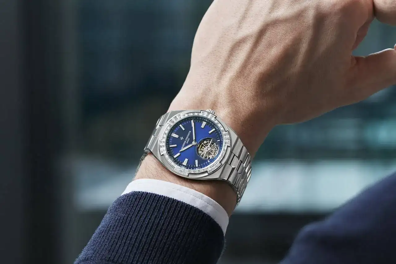VC-Overseas_Tourbillon-10.webp