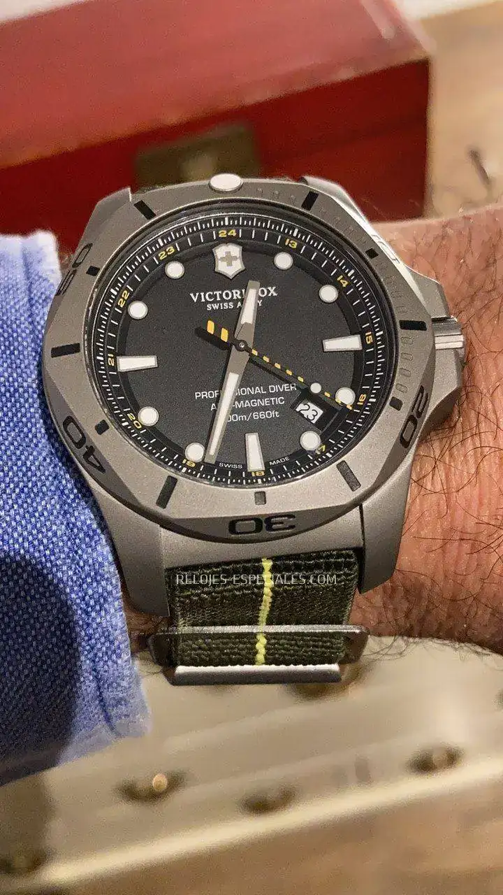 Victorinox INOX Ti.JPG