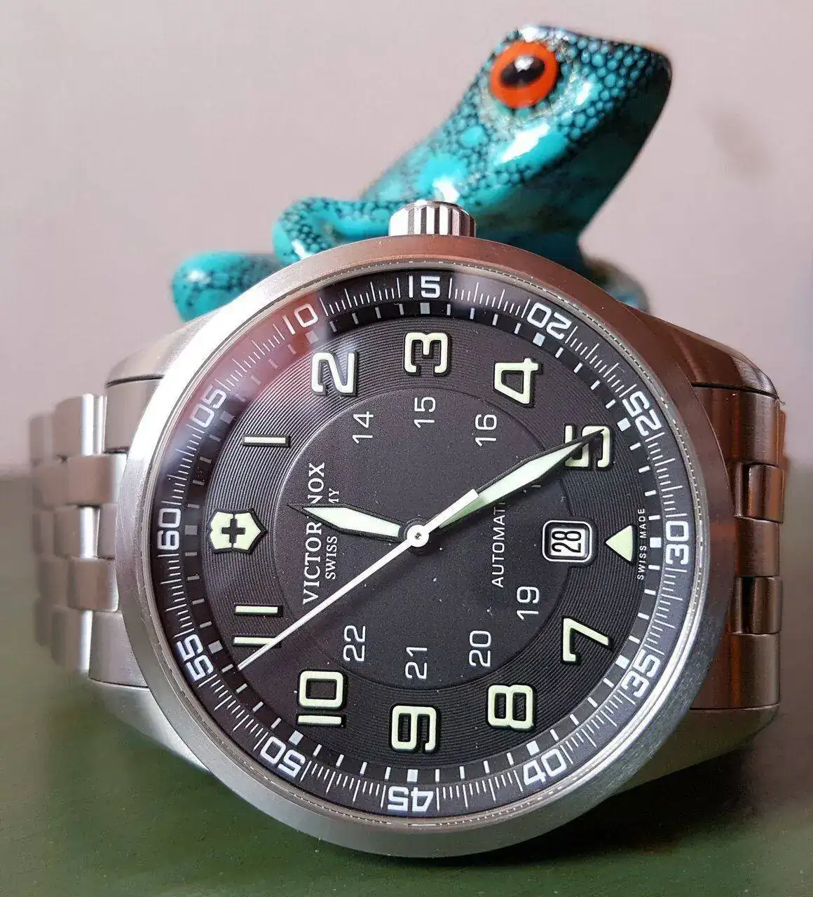 Victorinox Swiss Army AirBoss Mechanical #241508 (1).jpg