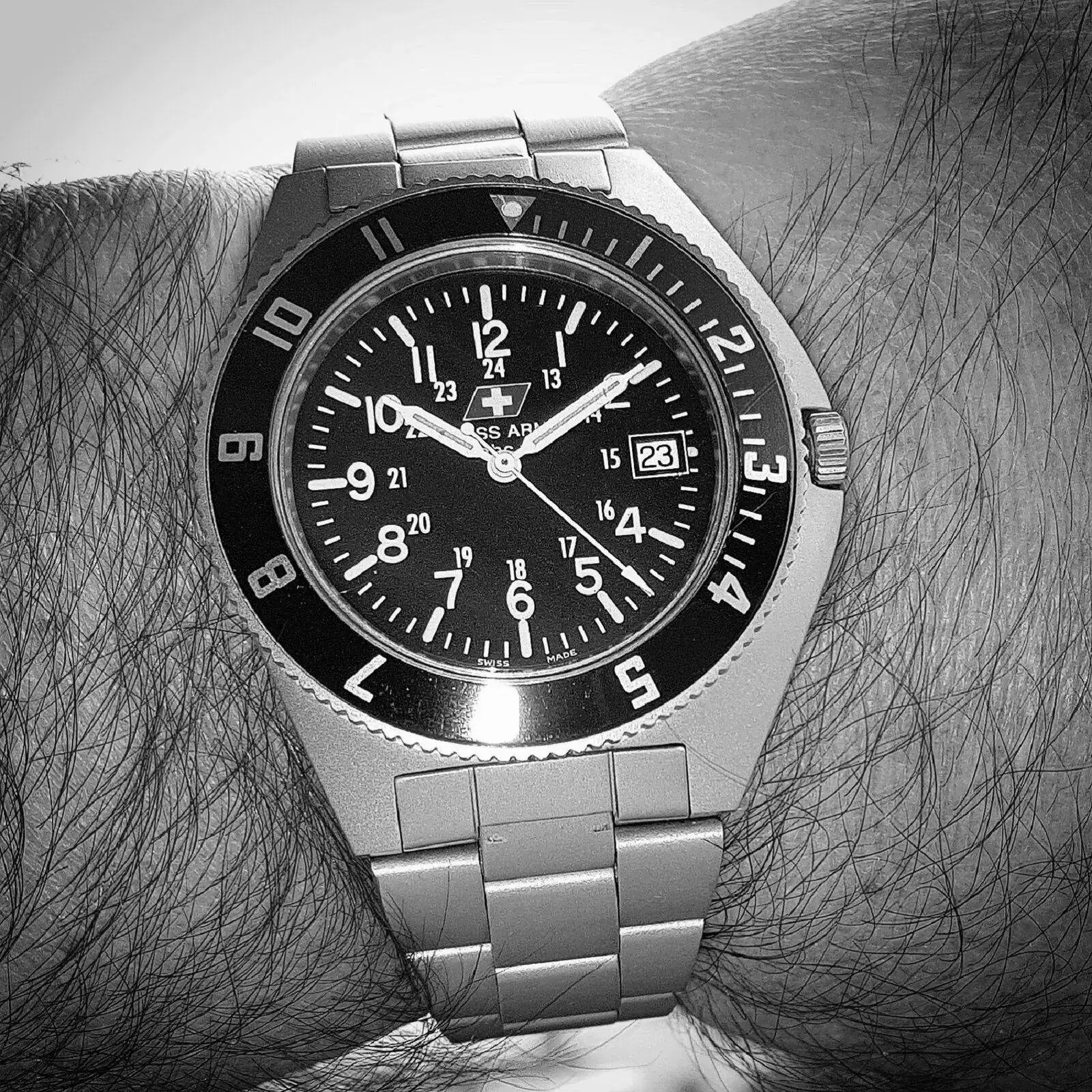 Victorinox Swiss Army HC-1126 (B&W).jpg