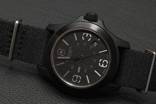 victorinox-swiss-army-original-watch-stencil-40-mm.jpg
