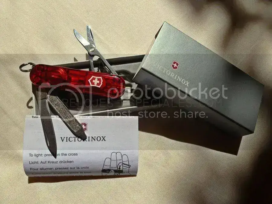 Victorinox_navaja_luz.webp