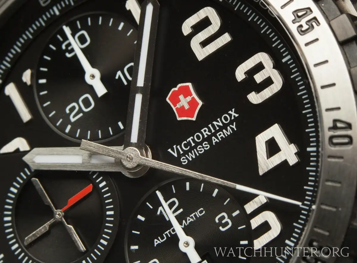 Victorinox_Swiss_Army_Alpnach-black-03-closeup.webp