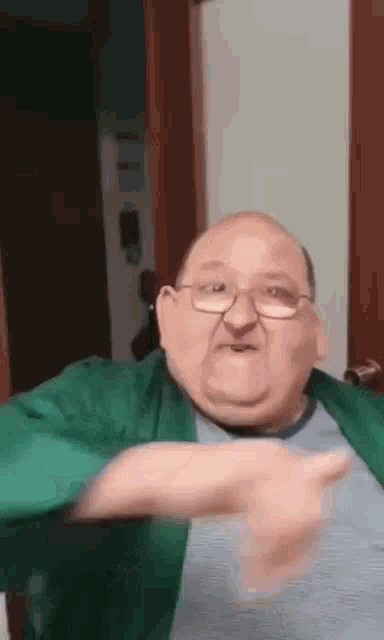 viejo-silbando-sign-language.gif