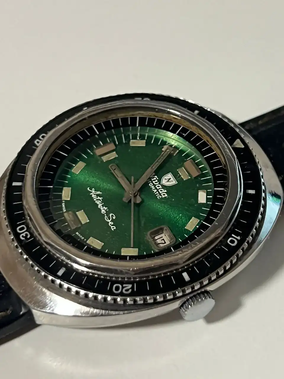 Vintage Antarctic diver green.webp