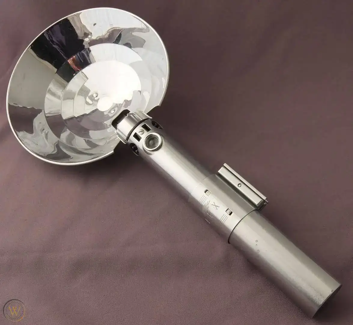 vintage-graflex-original-cell-flash_1_28d5f3e3335b9c776c3ec17d51e769cc.webp