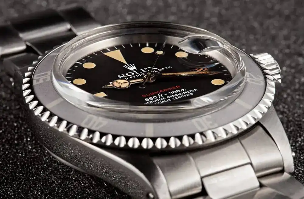 vintage-red-sub-1680.webp