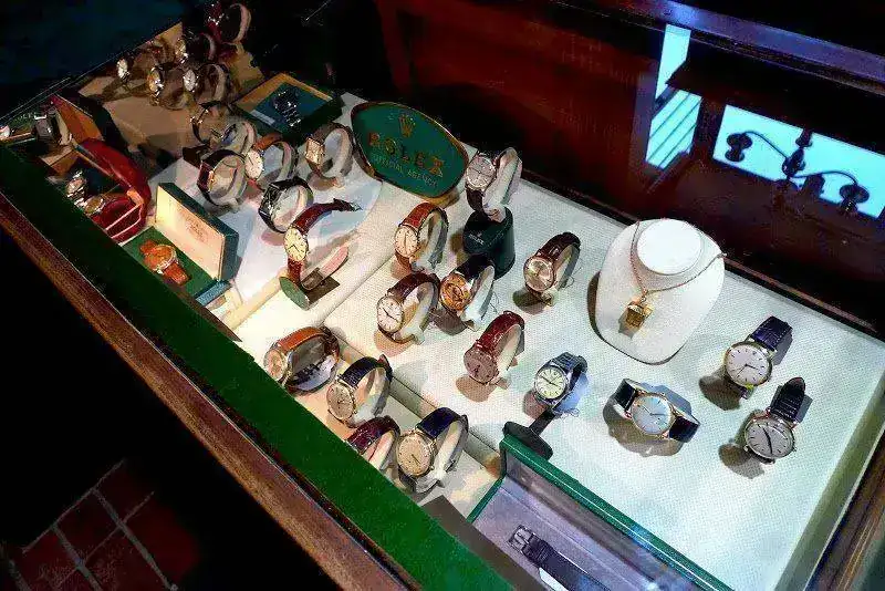 Vintage-Rolex-Watch-Collection-Fourtane.webp
