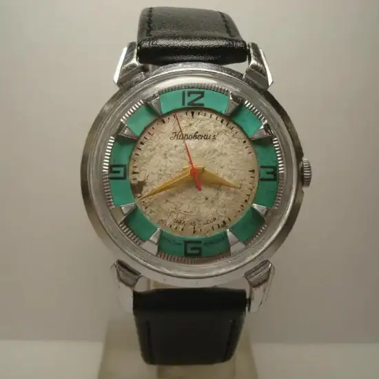 vintage-soviet-molnija-wristwatch-kirovskie-17-jewels-mechanical-watch-550x550.webp
