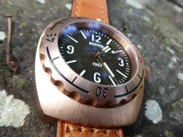 vostok-amphibia-1967-196500-case-3.webp