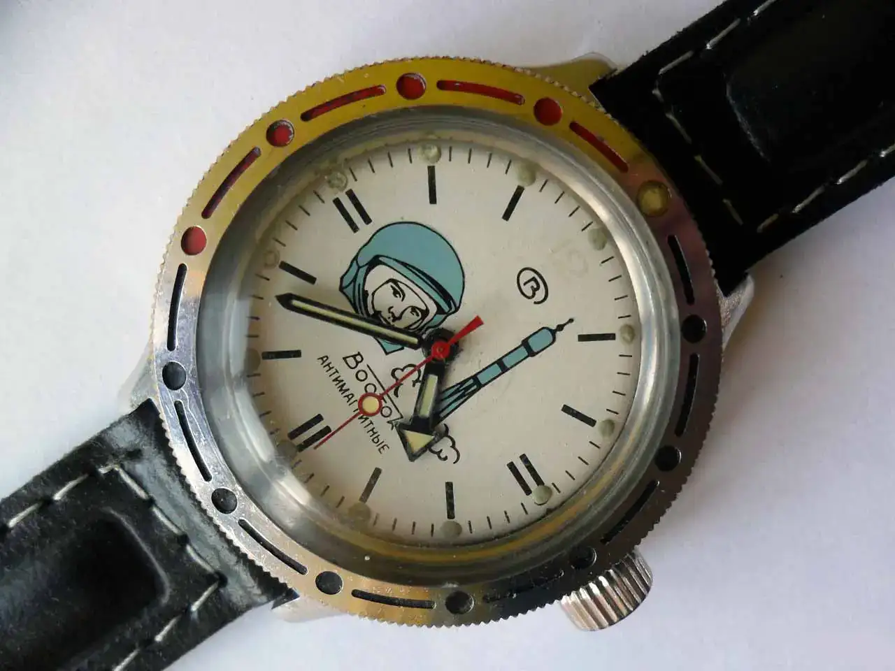 vostok-gagarin-watch4.webp