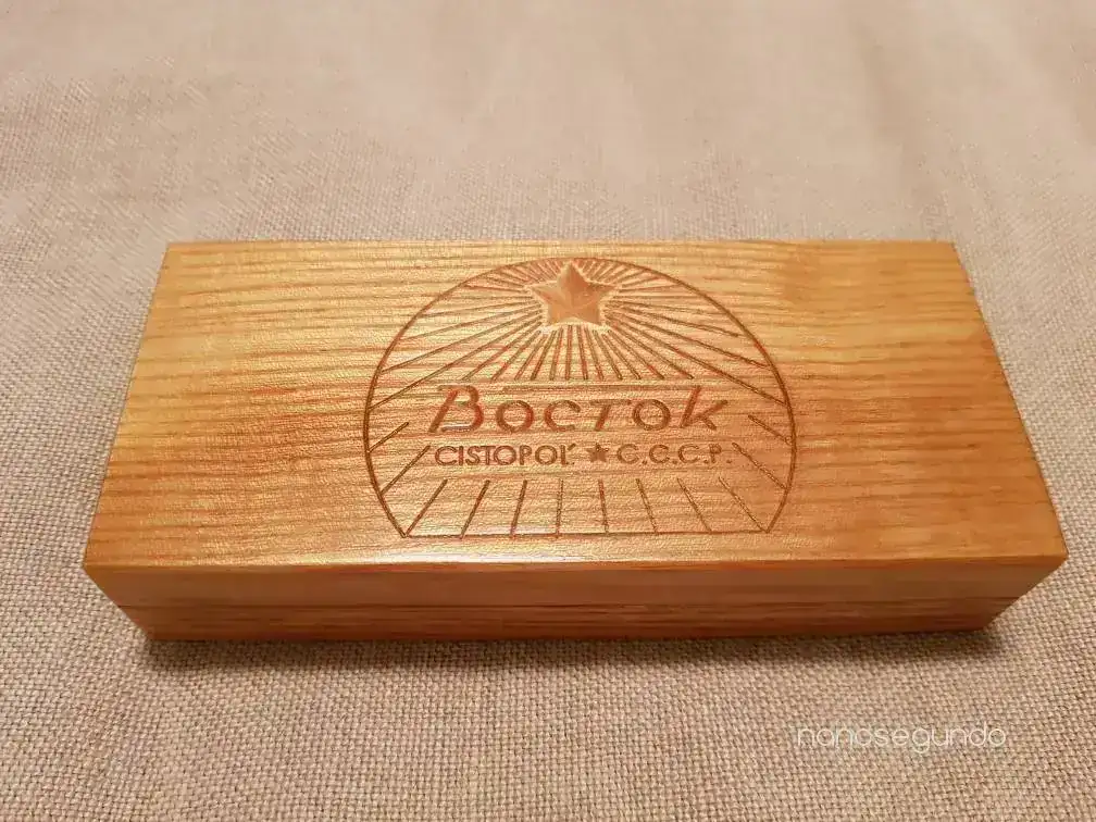 Vostok Komandirskie crono 3133 01.webp