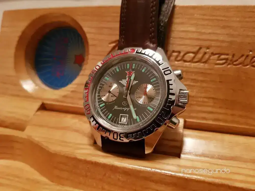 Vostok Komandirskie crono 3133 03.webp