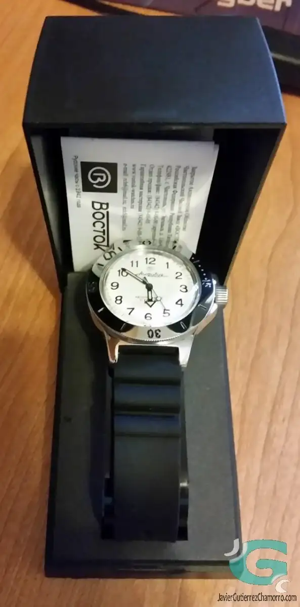vostok_amphibia_classic_120813_caja.webp