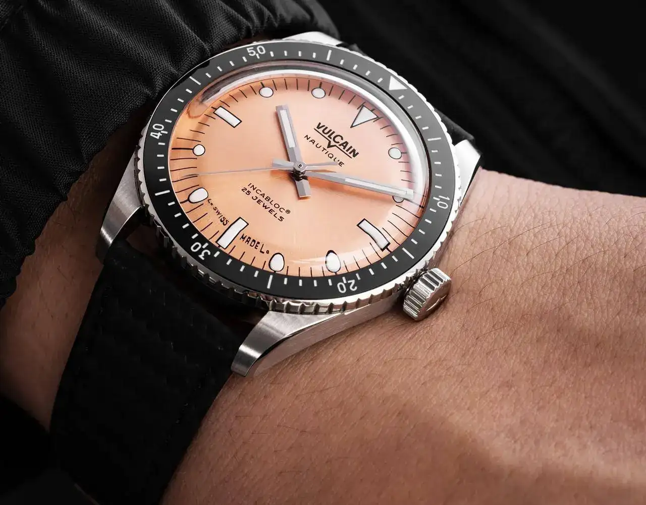 Vulcain Diver Salmon-3.jpg