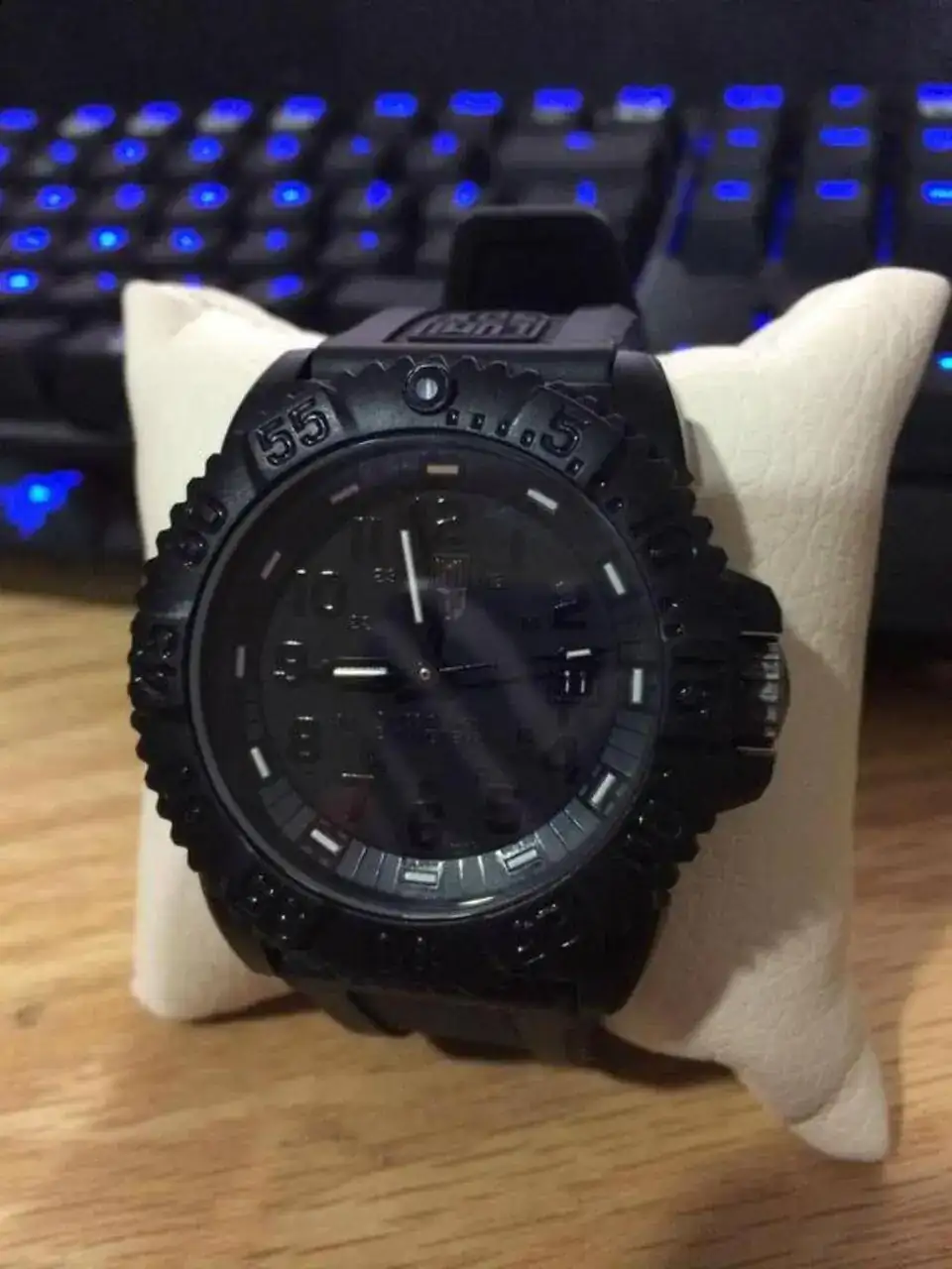 vzAwQ01.webp