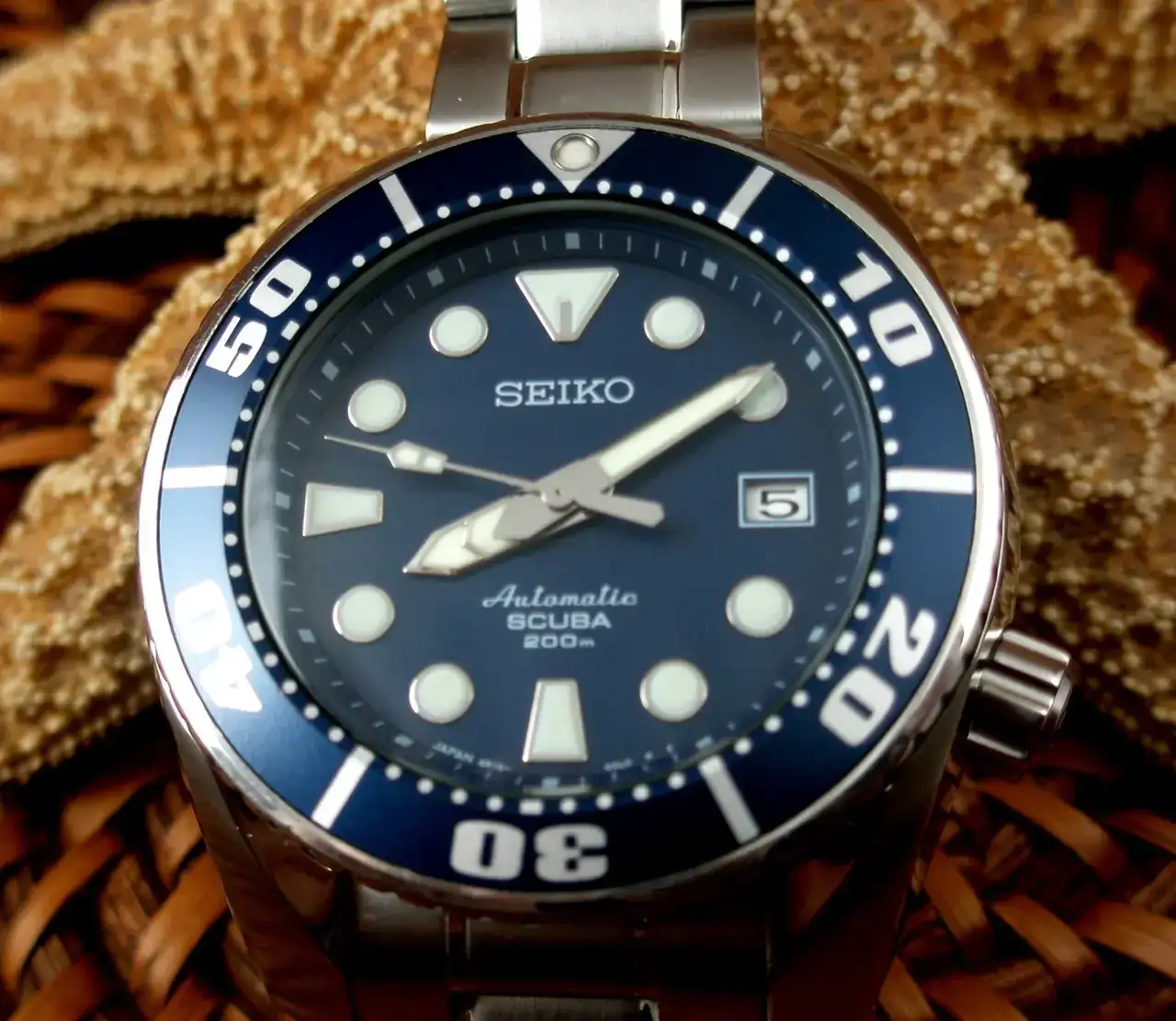 -watch-blue-sbdc003-mint-seiko-sumo-blue-dial-vert.webp