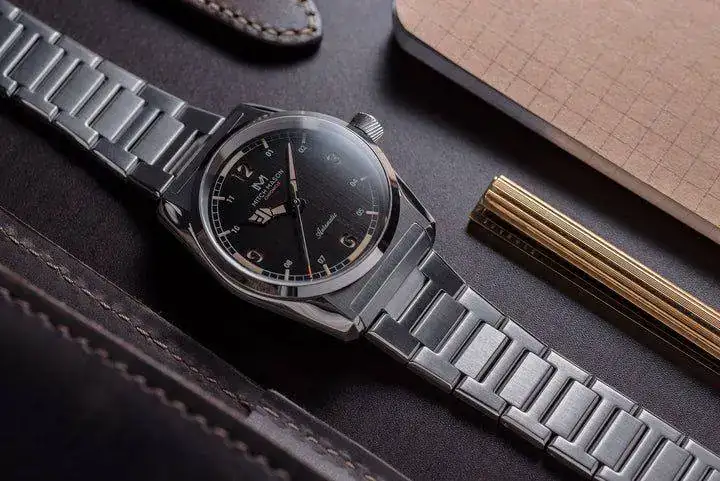 Watch_1861_720x.jpg