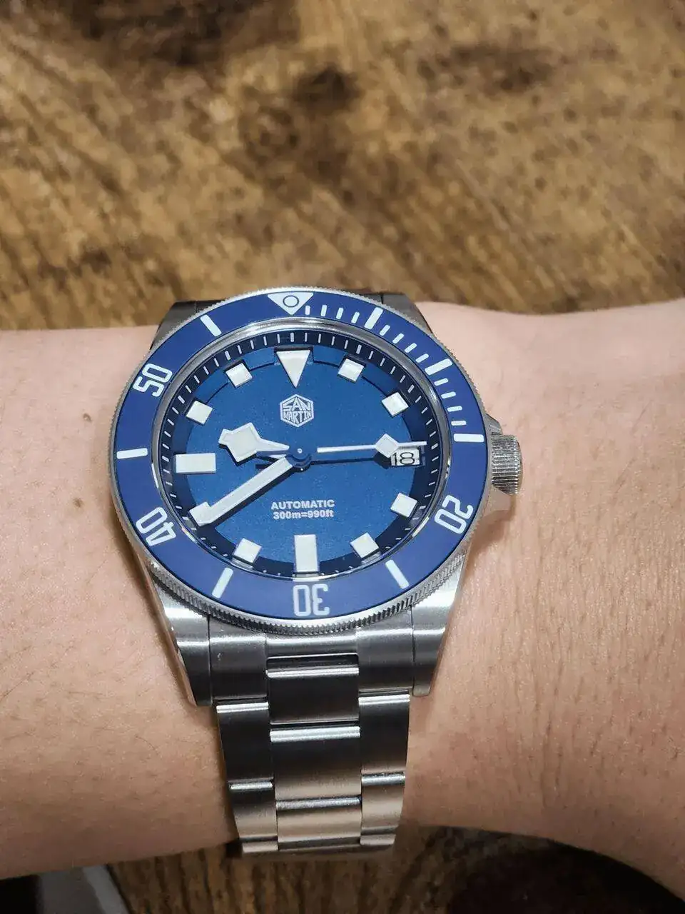 watchdives-x-san-martin-sn0121-pelagos-39-blue-date-v0-hkuf8aw44p0b1.webp